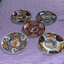 5 DECORATIVE PLATES