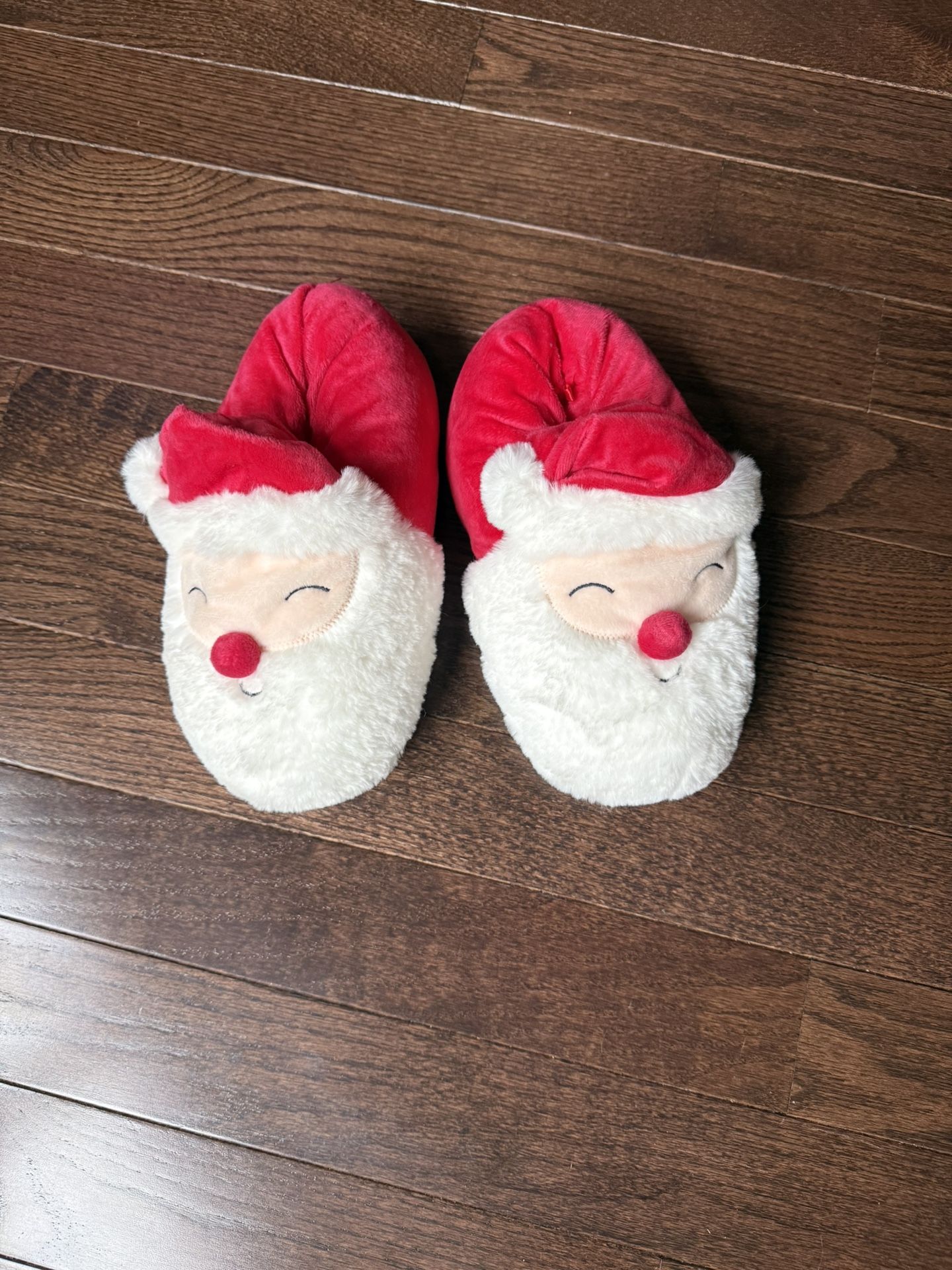 Forever 21 Santa Slippers NWOT