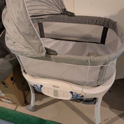 Graco Basinet Smart Sense ( Electric Movement)