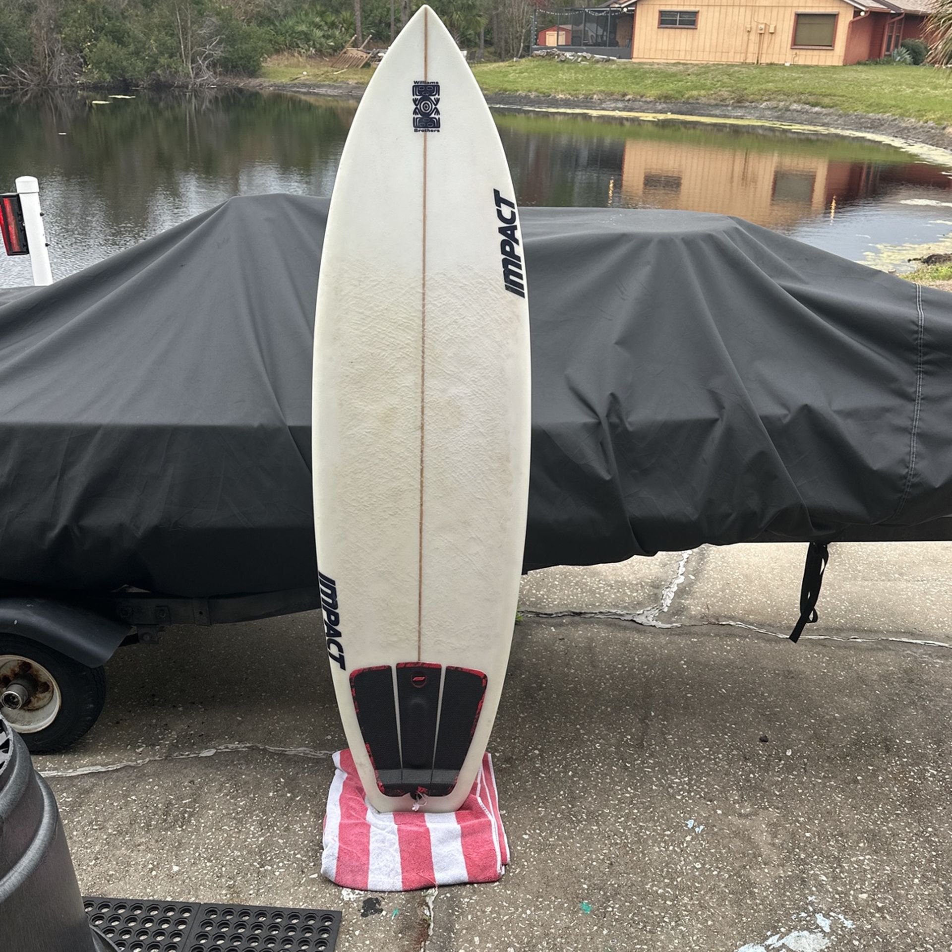 Impact Surfboard 5’11”