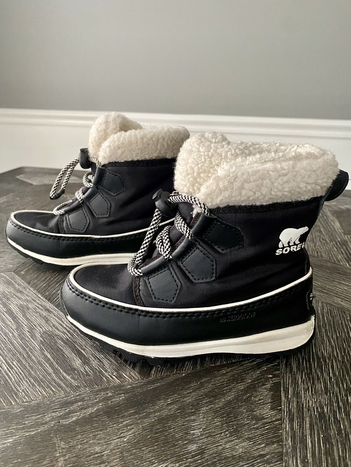 Sorel winter boots: Youth (Little Kids) size 11