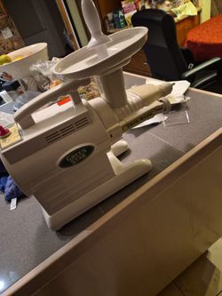 GreensmStar Vegetable Juicer 