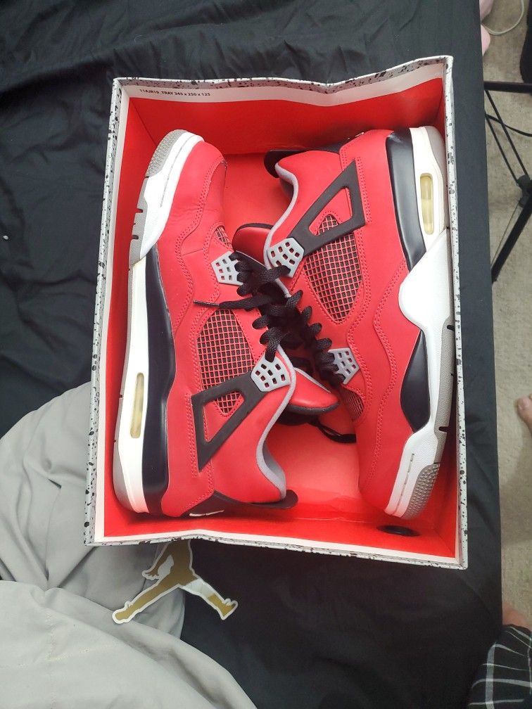 Jordan 4 Toro 