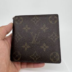 Used Authentic Louis Vuitton Bifold Monogram Wallet 