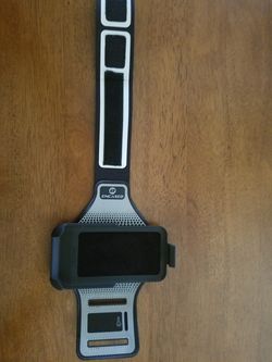 Encased workout armband w/ Spigen phone case