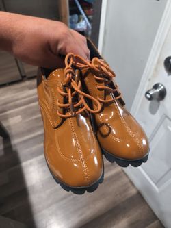 Tan Patent Leather Lace-Up Oxford Shoes