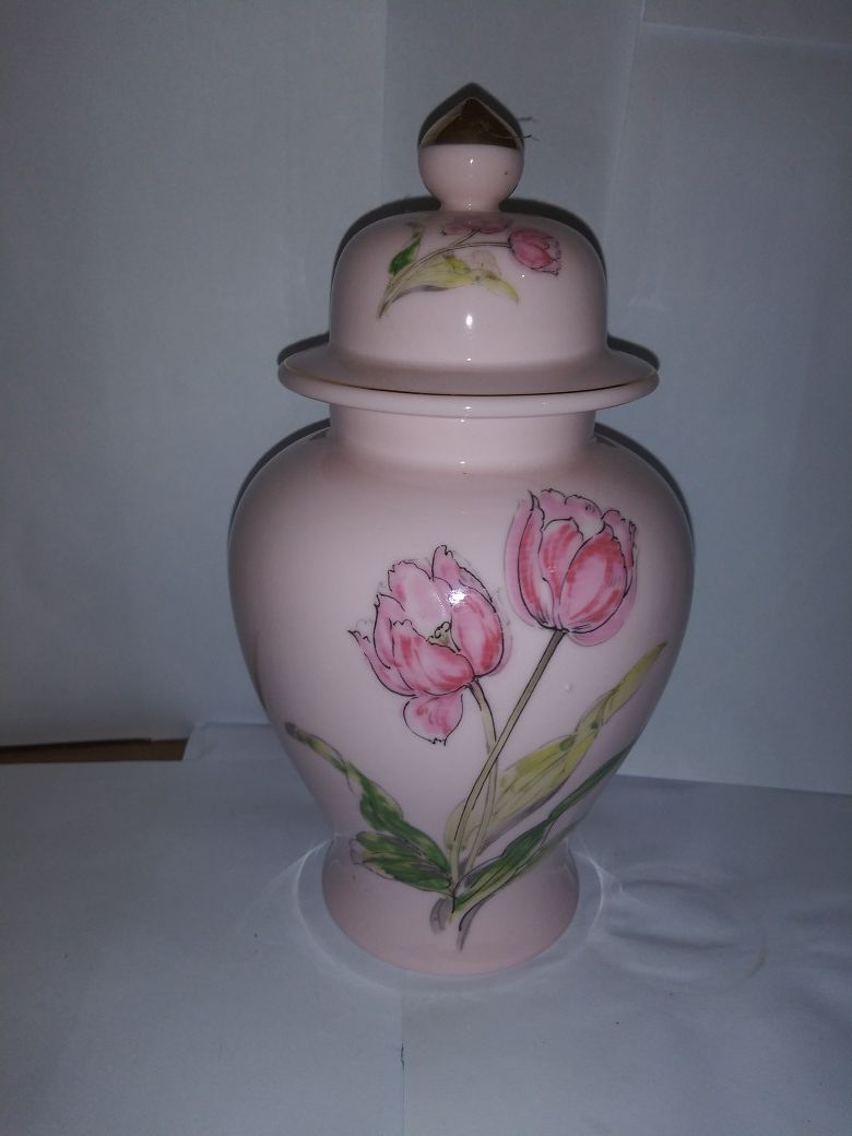 8 inch pink porcelain Asian vase with lid and flowers