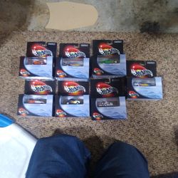 100% Hot Wheels 2000. Seven Cars