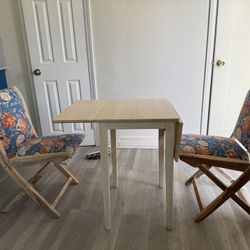 Small Table With Chairs 