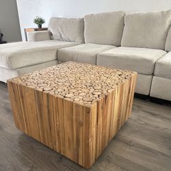 ✨ Beautiful Solid Wood  Table   ✨ (delivery/pickup)