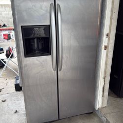 Refrigerator 