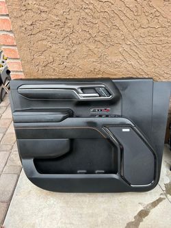 2026 door panel AT4 good condition