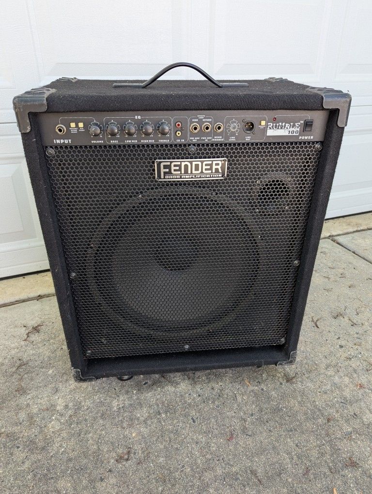 ORIGINAL FENDER RUMBLE 100 1X15 100 WATT BASSAMP, ON WHEELS