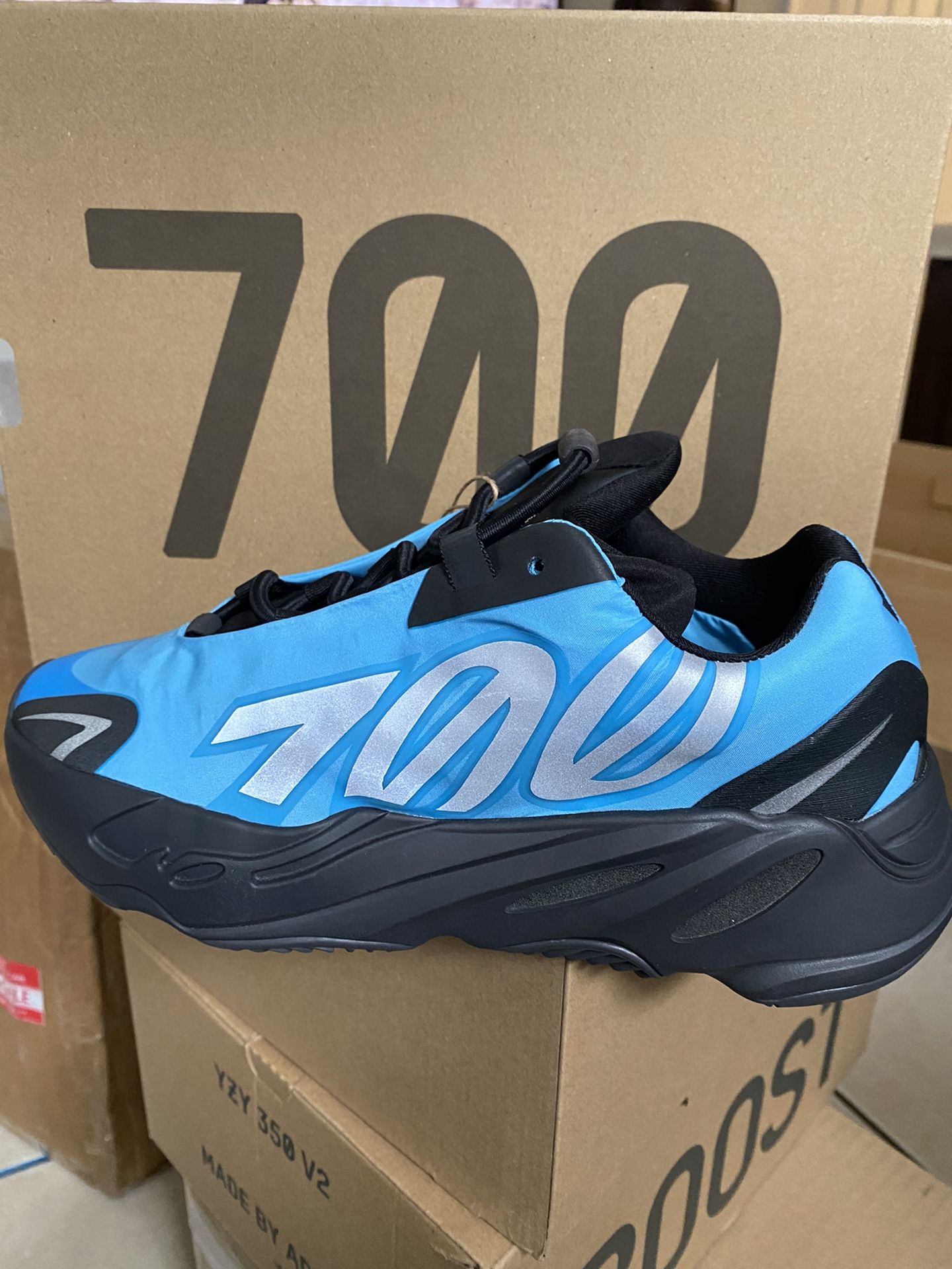 Adidas YEEZY BOOST 700 MNVN Bright Cyan