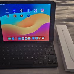 iPad (128GB) + Apple pencil + smart keyboard Folio in Mint condition (paid over 750)