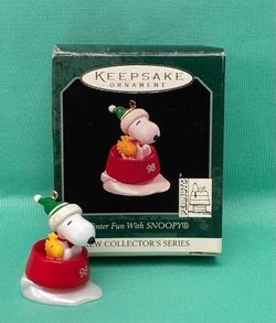 Hallmark Keepsake ornament Winter Fun with Snoopy 1 vintage 1998 Christmas