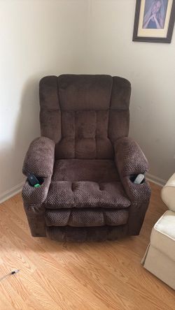 MCombo 7890 Power Lift Recliner – New, Heat & Massage