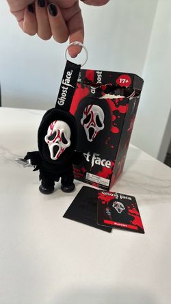Ghost face vinyl plush bag clip