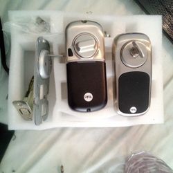 Yale Electronic Door Lock