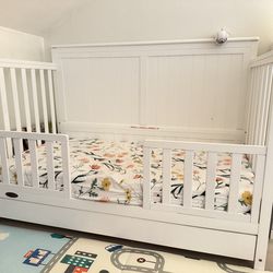 Graco Hadley Convertible Crib (5-in-1) in White + Mattress & Guardrails