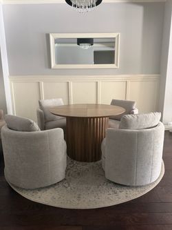 Beautiful table - NEW