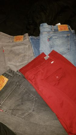 4 pair of Levi pants