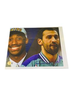 Autographed Vlade Divac Photo-Beckett (WW39710)