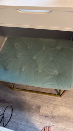 Vanity chair