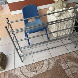 metal shoe rack shrinks and expands with several floors