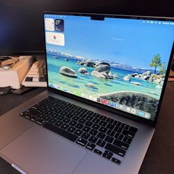 Apple MacBook Air 15.3-inch (M2, 2023) – Excellent Condition