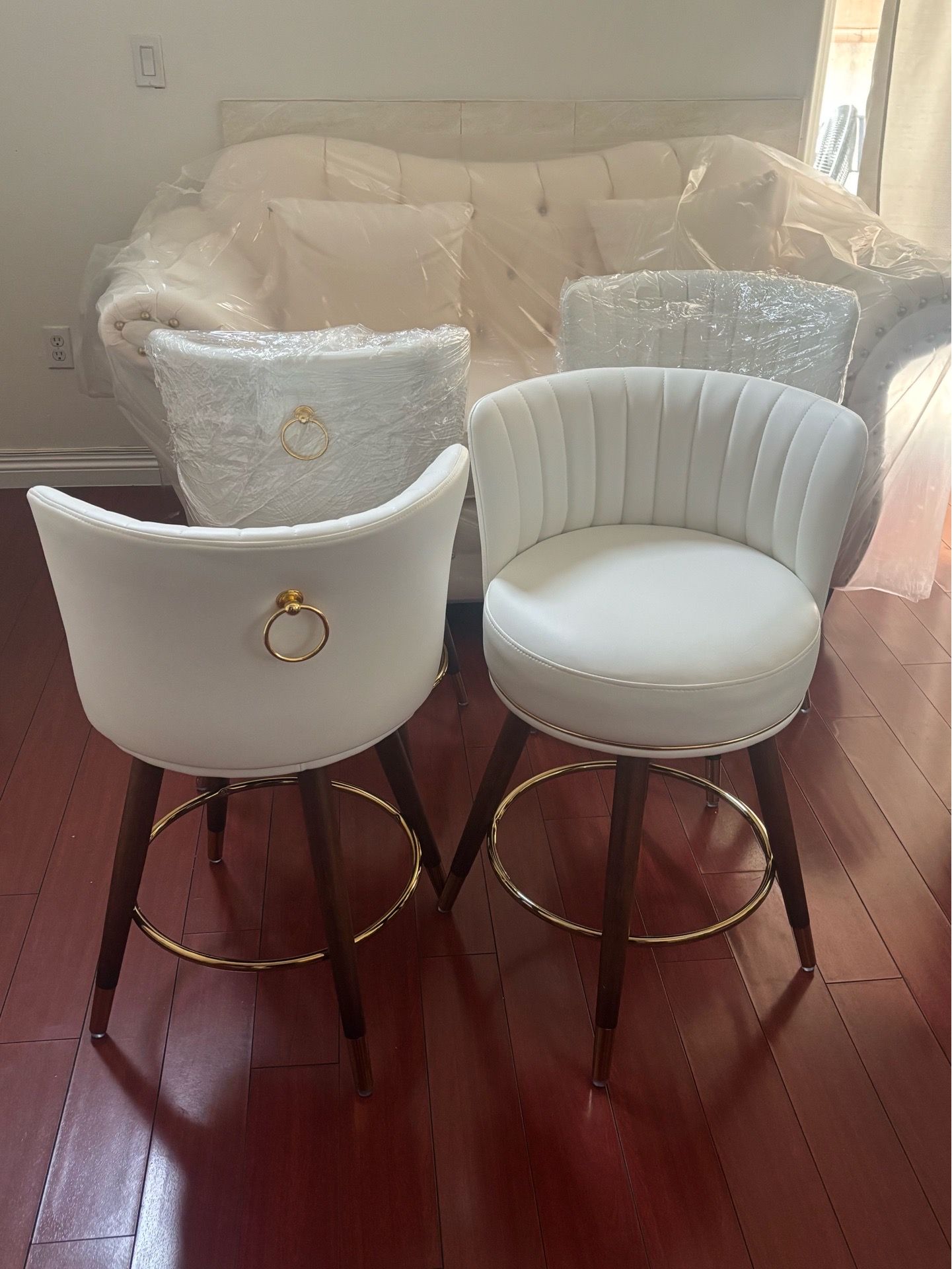New barstools and kitchen island $400obo