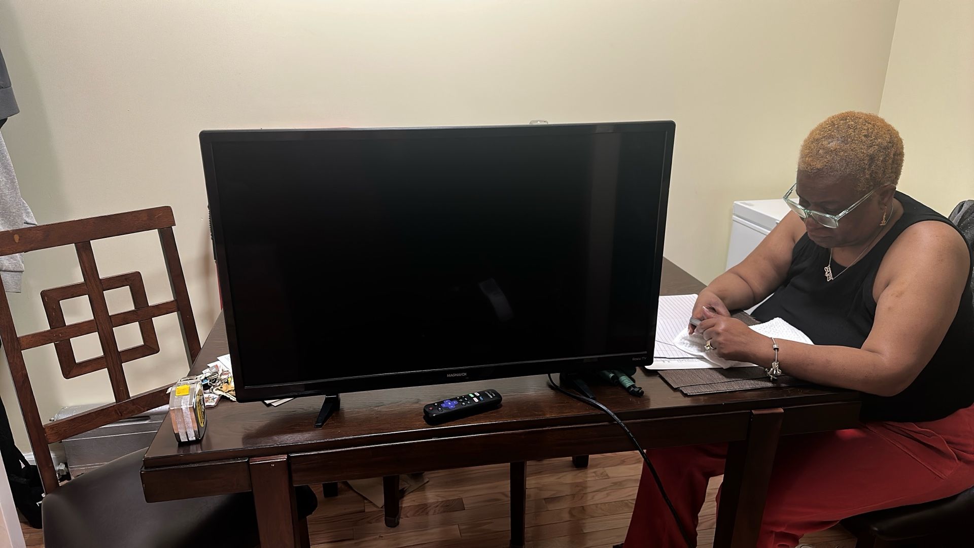32 Inch Magnavok Flat Screen Tv