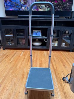 Adjustable Step Stool with Retractable Handle