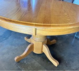 Round Oak Pedestal Dining Table