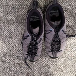 women’s hiking shoes