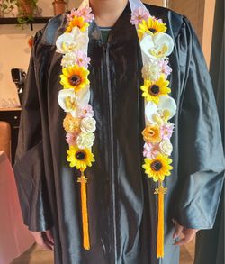 Floral graduation lei