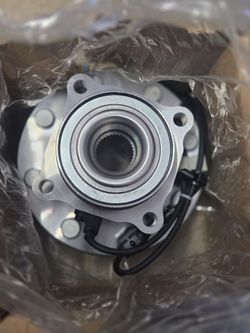 Chevrolet GMC Hummer Front Wheel Bearing & Hub Assembly TRQ BHA48298