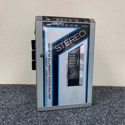 Vintage 1980s GE General Electric AM/FM Cassette Player Walkman