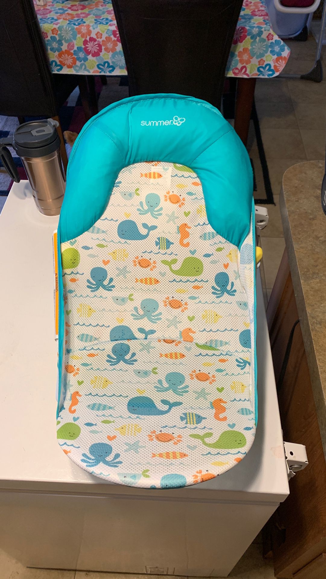 Baby Items (Baby bath, Urbini baby carrier, Evenflo baby carrier, Ingenuity baby swing)