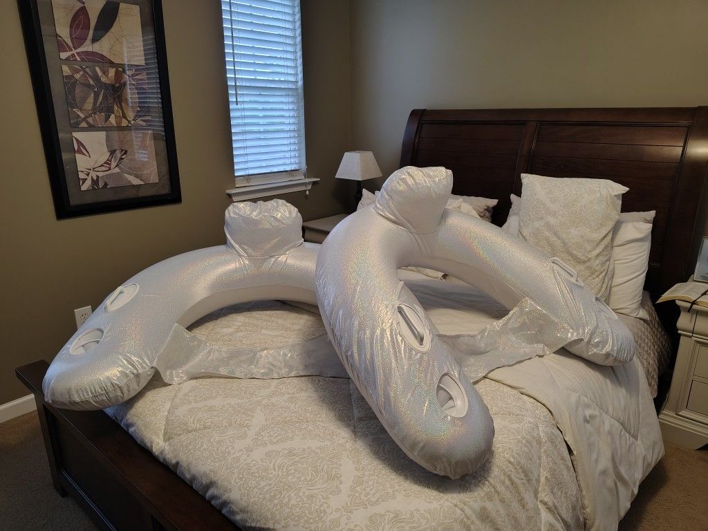 2 NEW BIG POOL FLOATS. BLEW UP WITH A MACHINE. 2 CUP HOLDERS ON EACH ONE. AND HANDLES. SEE PHOTOS. $9..00 Each Or 2 /$16.CASH, PICKUP ONLY.