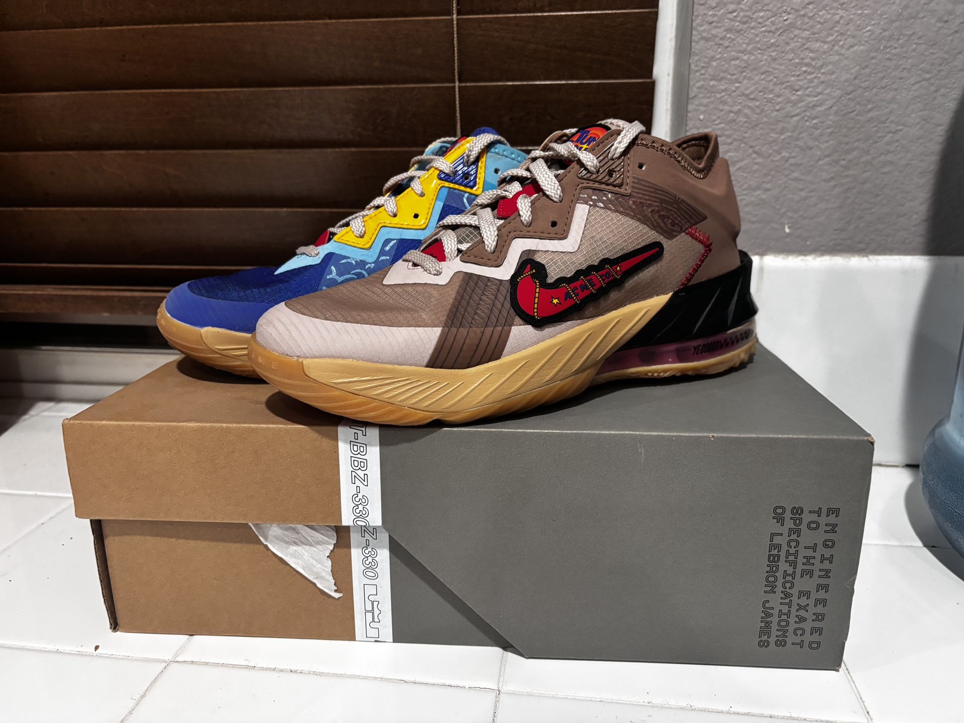 Space Jam, X Nike, Lebron, 18 Low WILE EX roadrunner youth boys, 1/2