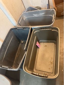 3 no lids 5.00 each 1 with lid smaller 8.00 each pick up 1116 airport dr