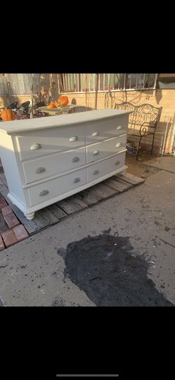🎁BEAUTIFUL  DRAWER DRESSERS - WHITE COLOR 🎁