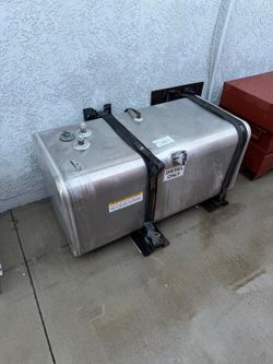 Took box fuel tanks