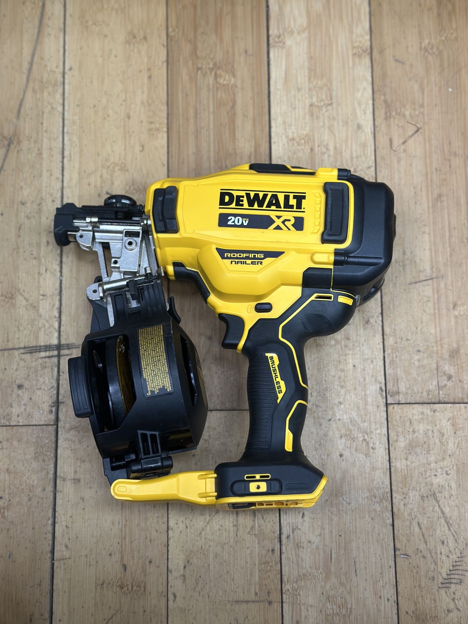 Dewalt 20v XR Roofing Nailer TOOL ONLY