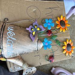 Metal Flower Vase  Garden Decor With Solar Powered $10