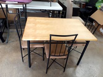 Dining table with 4 chairs $100 firm