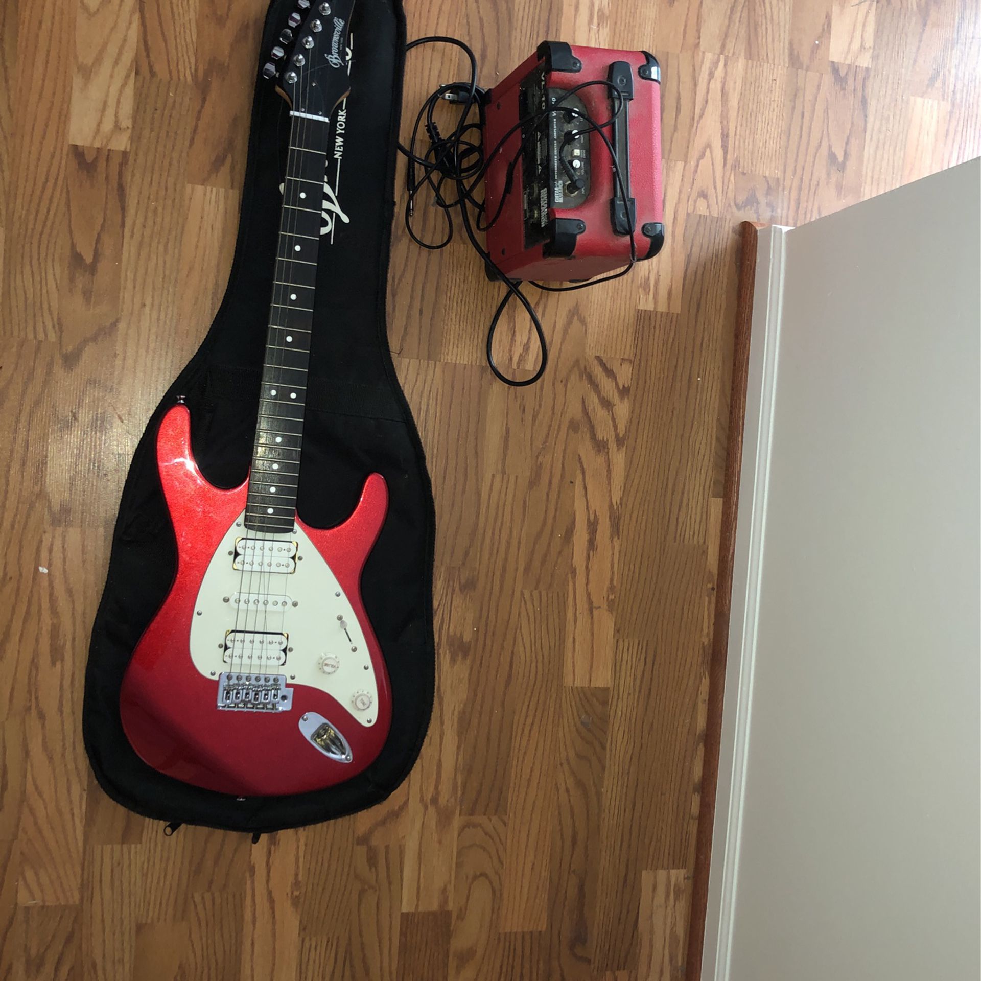 Beginner Electric Guitar And Amp All There Needs A New string