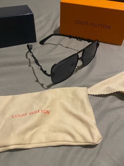 Women, black sun blockers