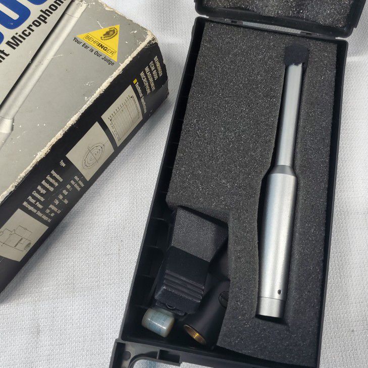Behringer ECM8000 Ultra-Linear Measurement Condenser Microphone, Silver 